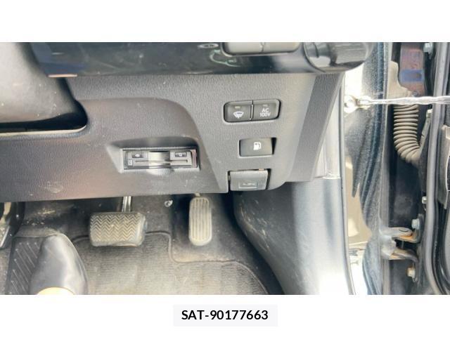 Toyota PRIUS 2017-12 8666767-7