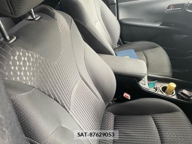 Toyota PRIUS 2017-06 8666766-12