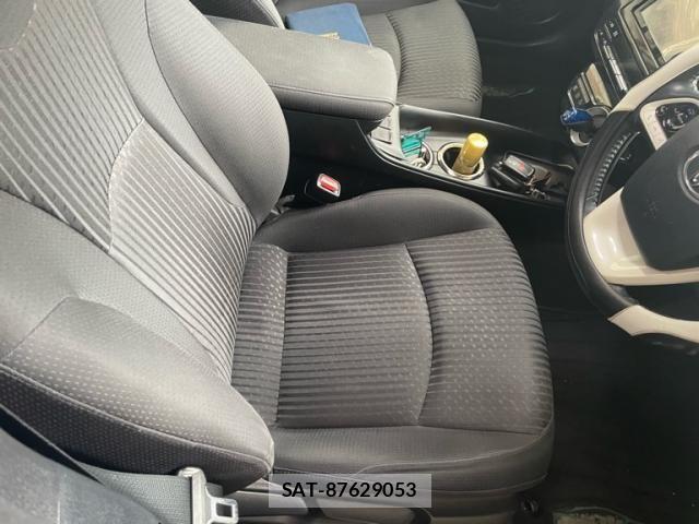 Toyota PRIUS 2017-06 8666766-13