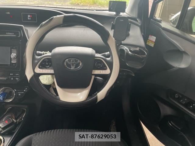 Toyota PRIUS 2017-06 8666766-15