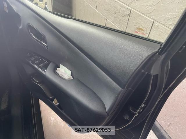Toyota PRIUS 2017-06 8666766-16