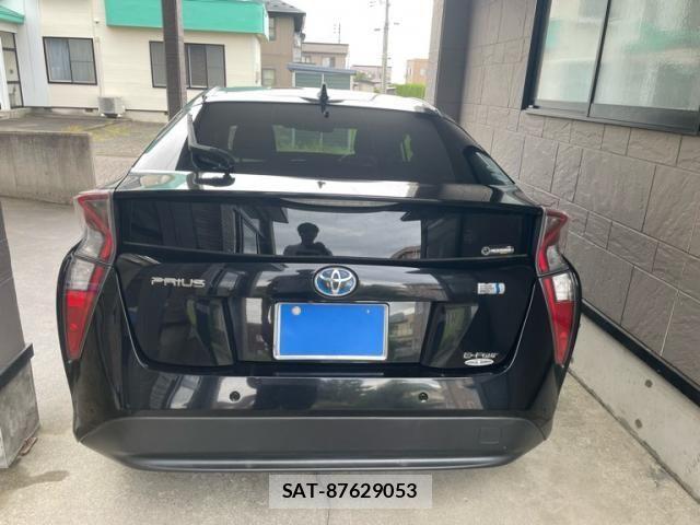 Toyota PRIUS 2017-06 8666766-3