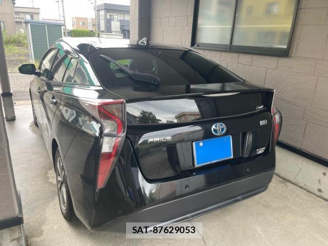Toyota PRIUS 2017-06 8666766-4