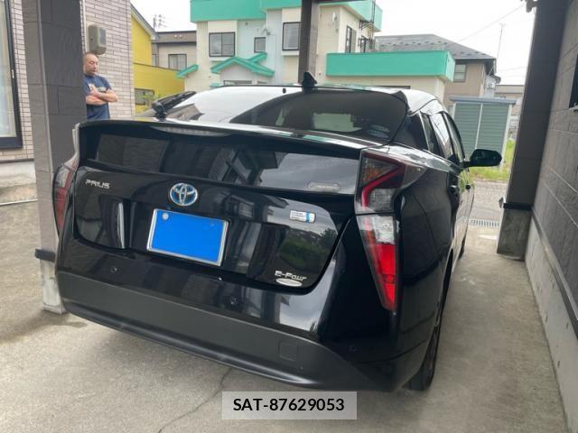 Toyota PRIUS 2017-06 8666766-5