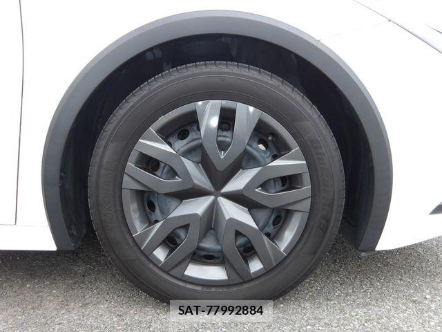 Toyota PRIUS 2023-09 8666765-26