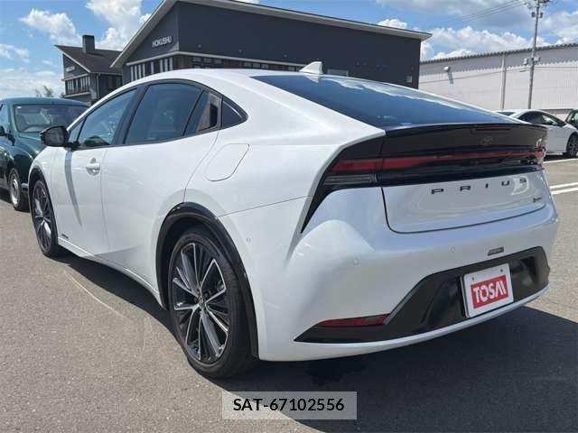 Toyota PRIUS 2023-05 8661107-24