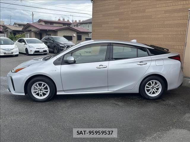 Toyota PRIUS 2019-07 8661110-1