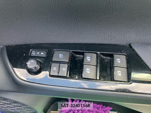 Toyota PRIUS 2016-04 8686364-13