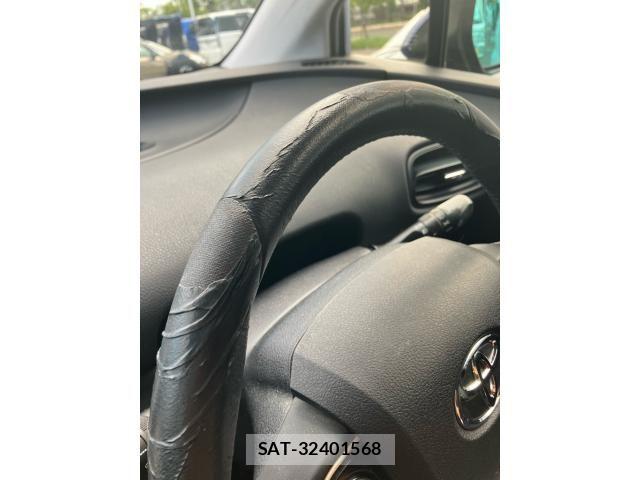 Toyota PRIUS 2016-04 8686364-21