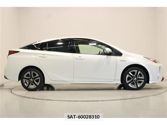 Toyota PRIUS 2019-03 8686363-12