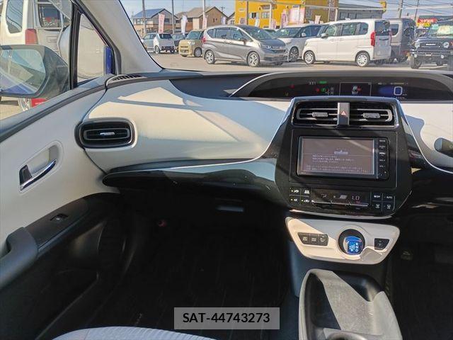 Toyota PRIUS 2016-06 8745370-17