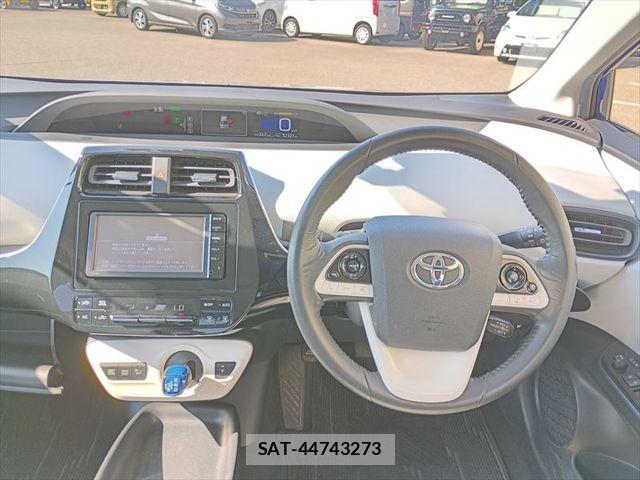 Toyota PRIUS 2016-06 8745370-1