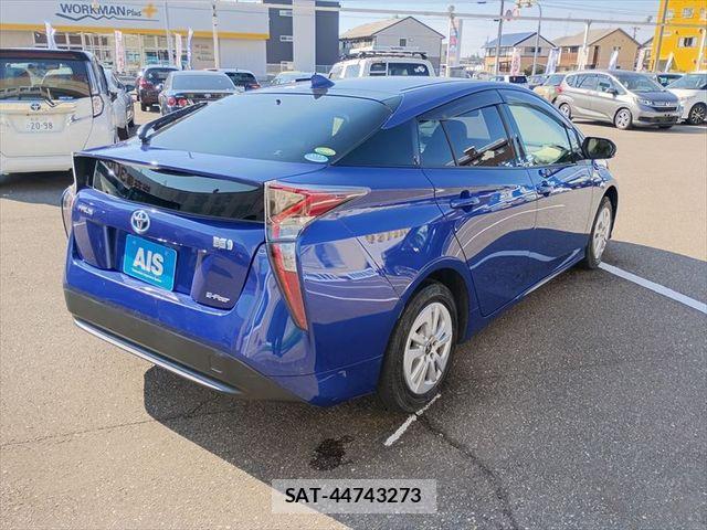 Toyota PRIUS 2016-06 8745370-2
