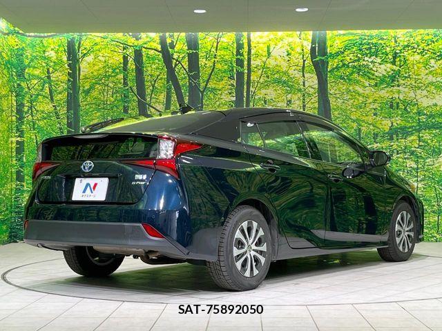 Toyota PRIUS 2022-08 8745368-16