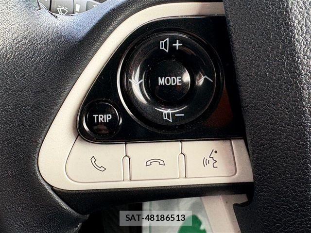 Toyota PRIUS 2016-03 8781708-15