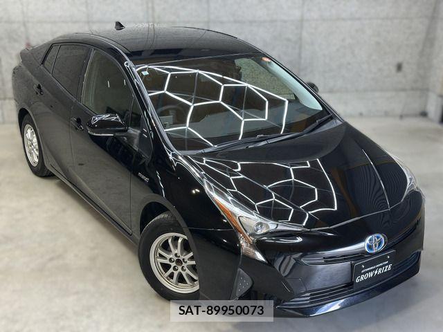 Toyota PRIUS 2017-06 8781709-10