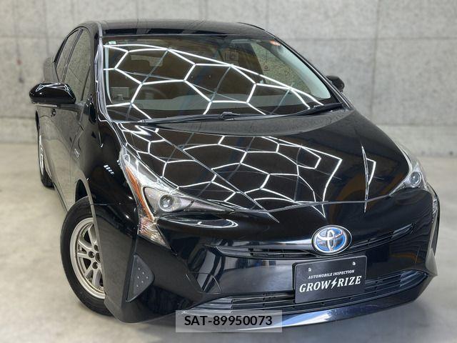 Toyota PRIUS 2017-06 8781709-12