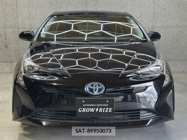 Toyota PRIUS 2017-06 8781709-16