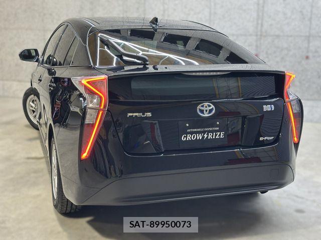 Toyota PRIUS 2017-06 8781709-19