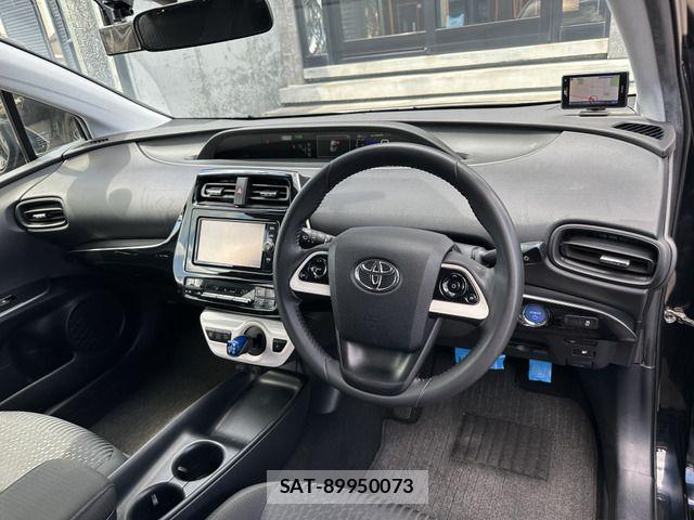 Toyota PRIUS 2017-06 8781709-8