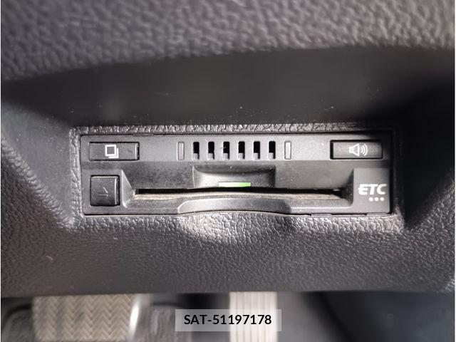 Toyota PRIUS 2019-03 8797204-10