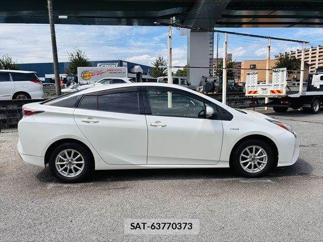 Toyota PRIUS 2016-01 8831194-16