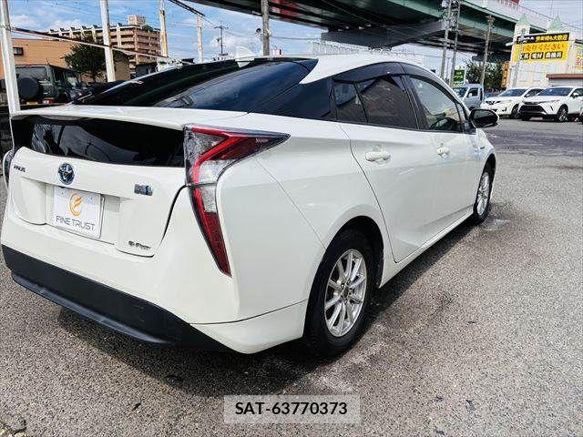 Toyota PRIUS 2016-01 8831194-17