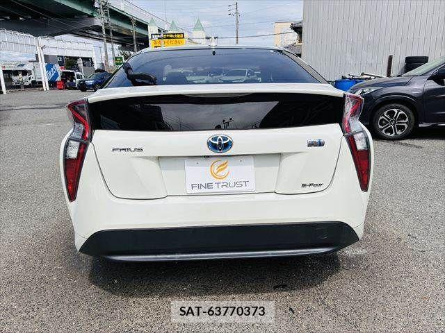 Toyota PRIUS 2016-01 8831194-18