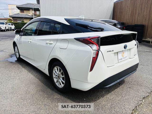 Toyota PRIUS 2016-01 8831194-19