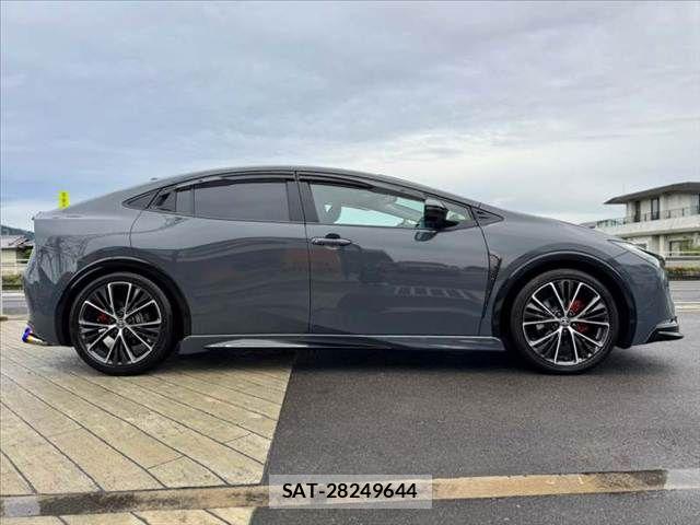 Toyota PRIUS 2023-11 8831193-11