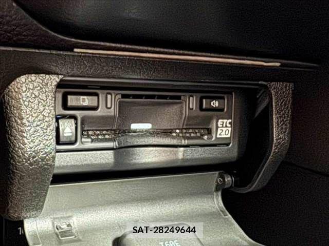 Toyota PRIUS 2023-11 8831193-26