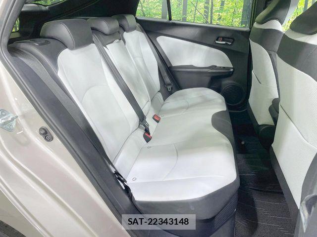 Toyota PRIUS 2016-06 8849441-10