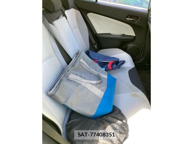 Toyota PRIUS 2016-03 8850421-12