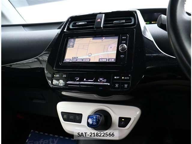 Toyota PRIUS 2017-03 8881679-9