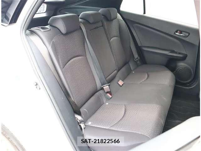 Toyota PRIUS 2017-03 8881679-14