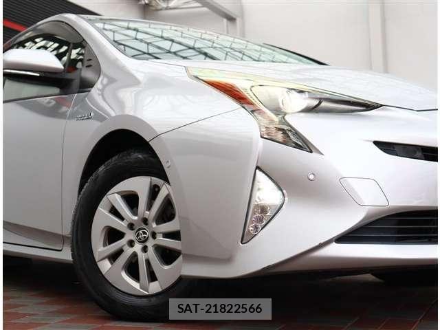 Toyota PRIUS 2017-03 8881679-22