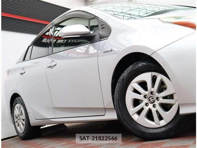 Toyota PRIUS 2017-03 8881679-23