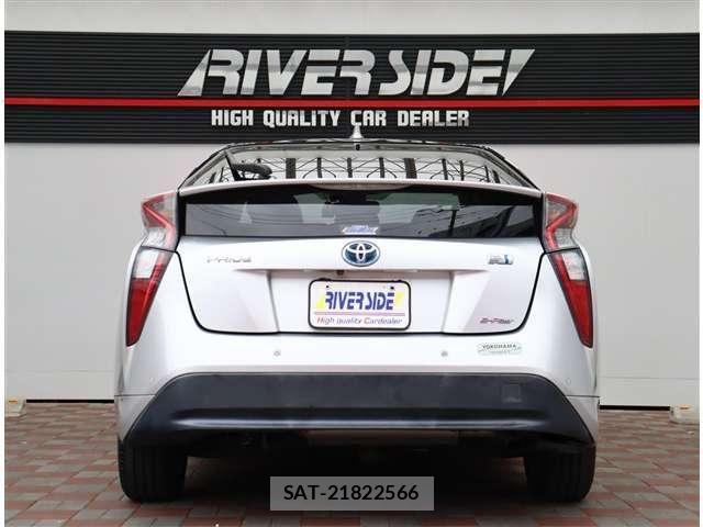 Toyota PRIUS 2017-03 8881679-24