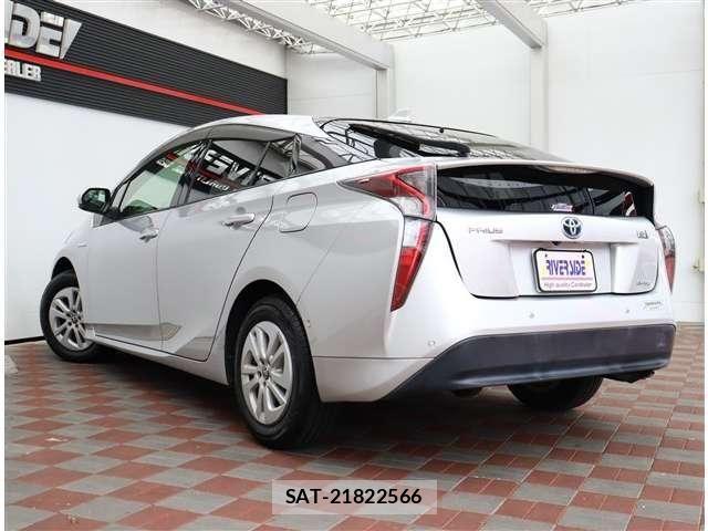Toyota PRIUS 2017-03 8881679-25