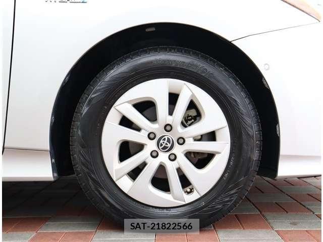 Toyota PRIUS 2017-03 8881679-26