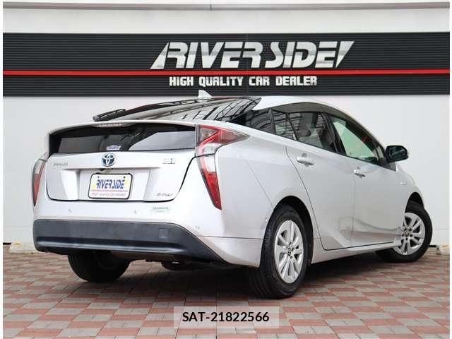 Toyota PRIUS 2017-03 8881679-2