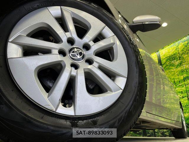 Toyota PRIUS 2016-03 8881683-12