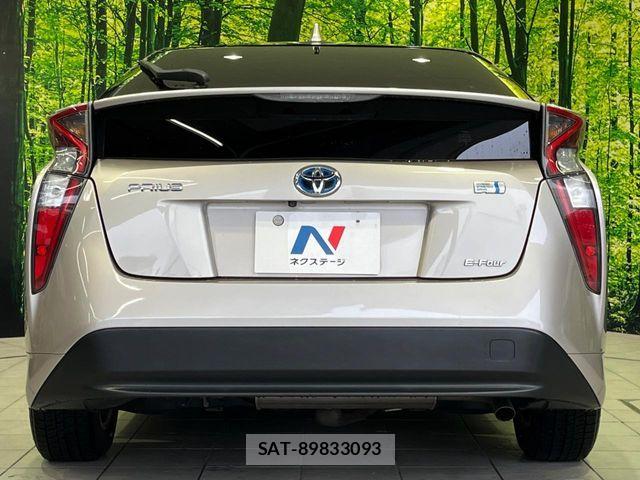 Toyota PRIUS 2016-03 8881683-14