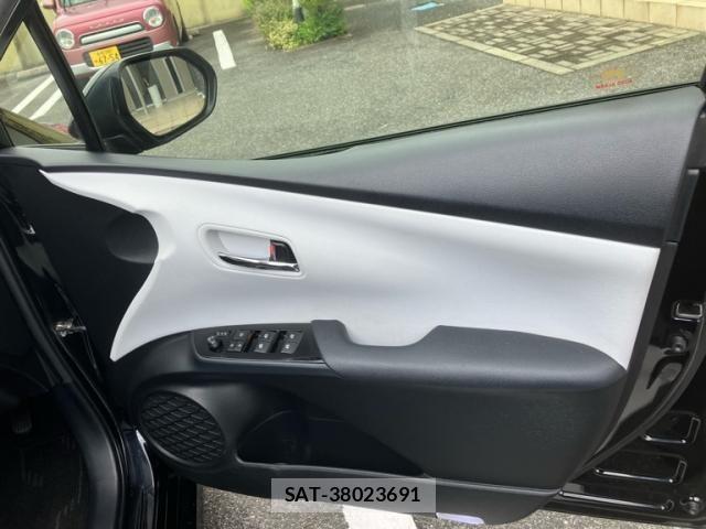 Toyota PRIUS 2016-04 8881685-14