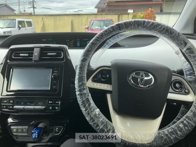 Toyota PRIUS 2016-04 8881685-18