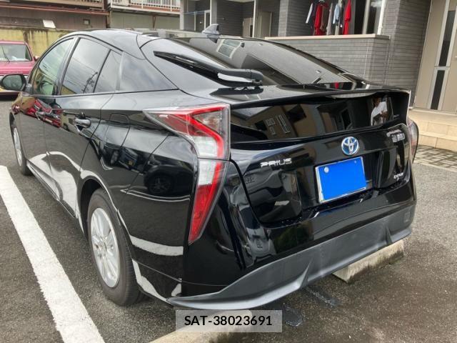 Toyota PRIUS 2016-04 8881685-2