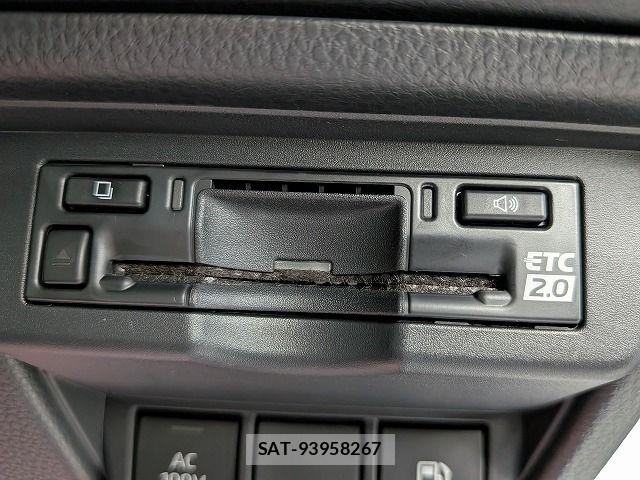 Toyota PRIUS 2023-06 8881677-19