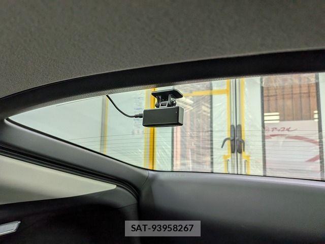 Toyota PRIUS 2023-06 8881677-26