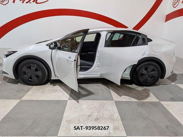 Toyota PRIUS 2023-06 8881677-2