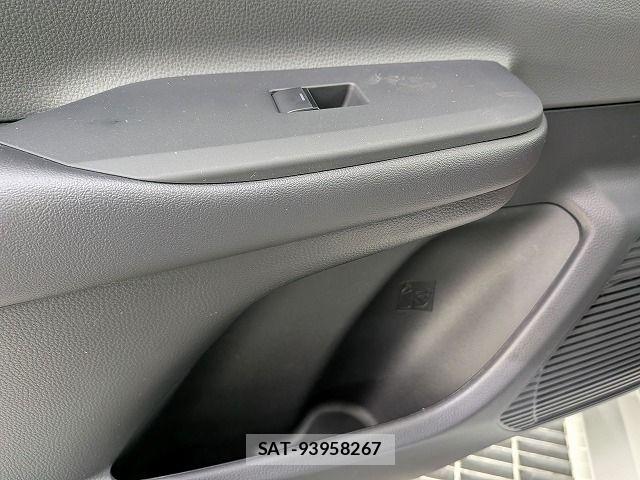 Toyota PRIUS 2023-06 8881677-29